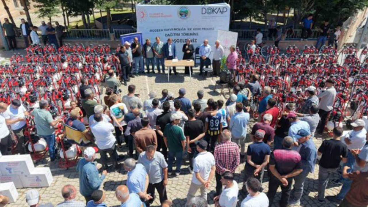 250 ureticiye 8 milyon liralik dev destek makine ve ekipmanlar teslim edildi HjHCwYyN