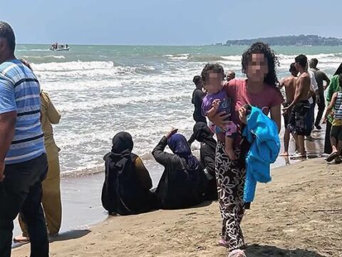 Adanada deniz faciasi dalgalara kapilan 2 genc hayatini kaybetti RTqNPp3A