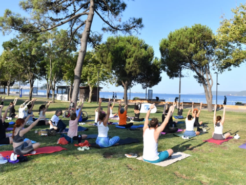 Kadinlar bogaza karsi yogo yapti 2nfOplu4