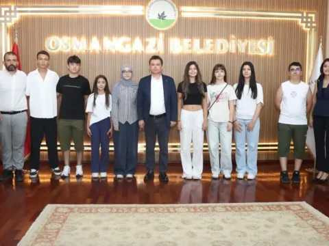 Osmangazide ucretsiz lgs kurslarinin basarili ogrencileri baskan aydinla bulustu aFkg1krX