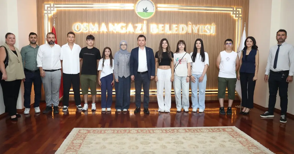 Osmangazide ucretsiz lgs kurslarinin basarili ogrencileri baskan aydinla bulustu aFkg1krX