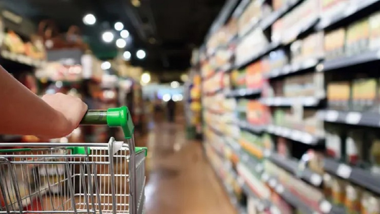 Tarihi gecmis urun satan zincir markete 7 gun kilit vuruldu hiv48JWG
