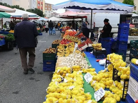 Yaz meyvesinin kilosu 300 liraya firladi emekli isyan etti LHi1DwCX